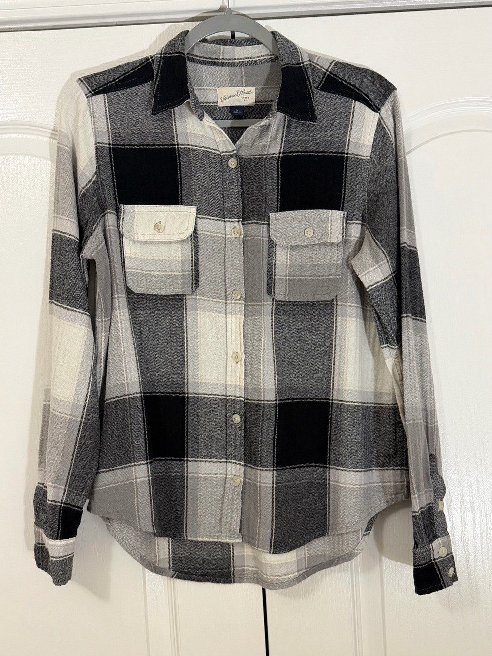 Universal Thread Women's Plaid Button Down Long Sleeve Shirt size small